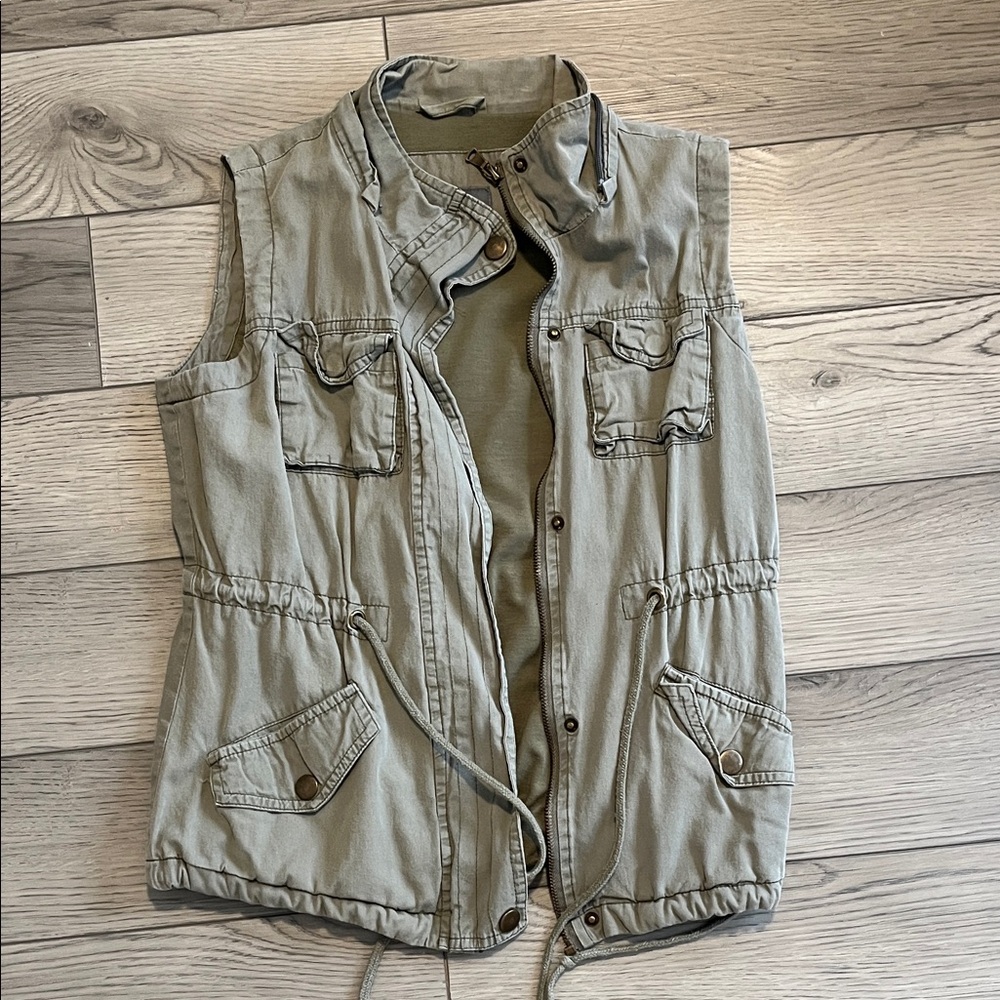 Sleeveless Utility Vest